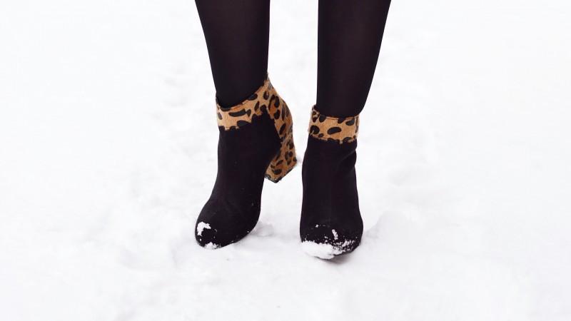 musta hame ja leopardi kengät